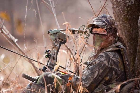 Lady bowhunting.